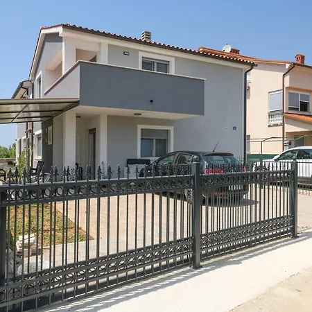 Gracijela Hébergement de vacances Fažana